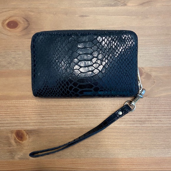 EUC Michael Kors Wristlet - Picture 2 of 4